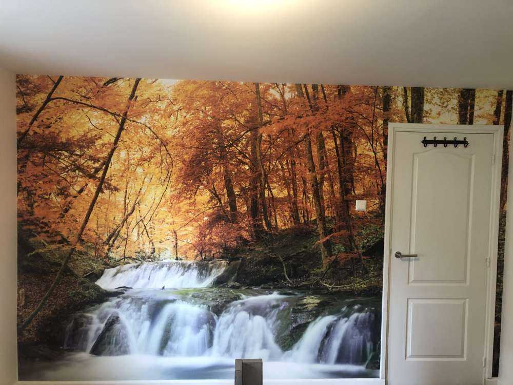 Wasserfall im Herbst