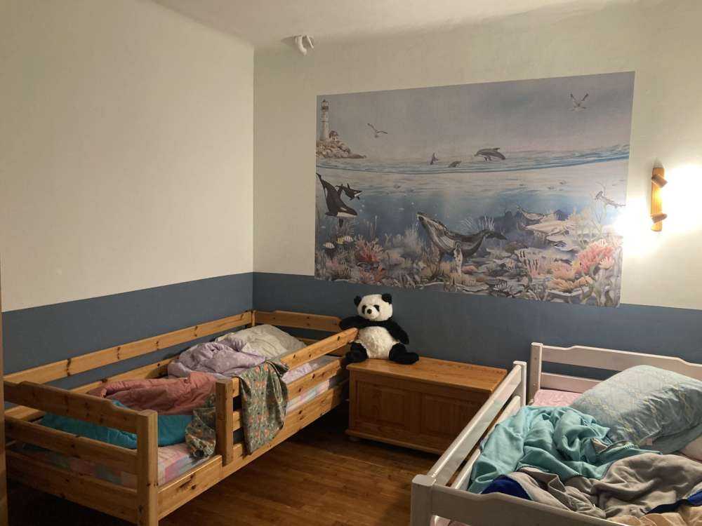 Ozeanlandschaft mit Tieren in Farbe