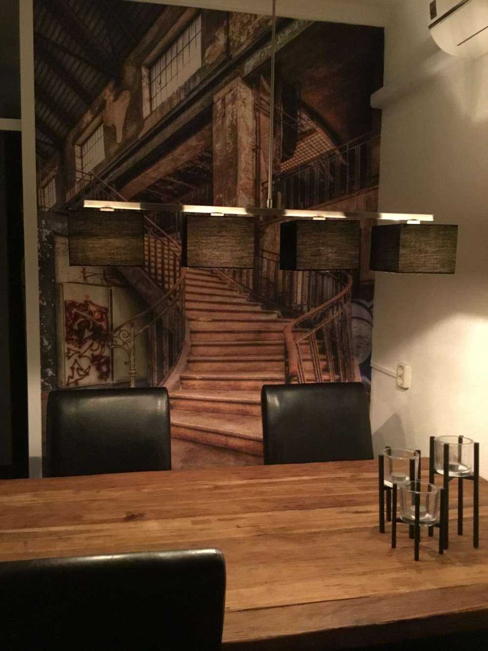 Eine verfallene treppe