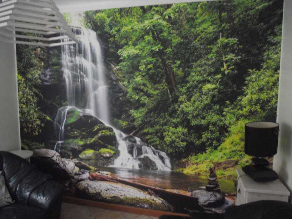 Dschungel-Wasserfall