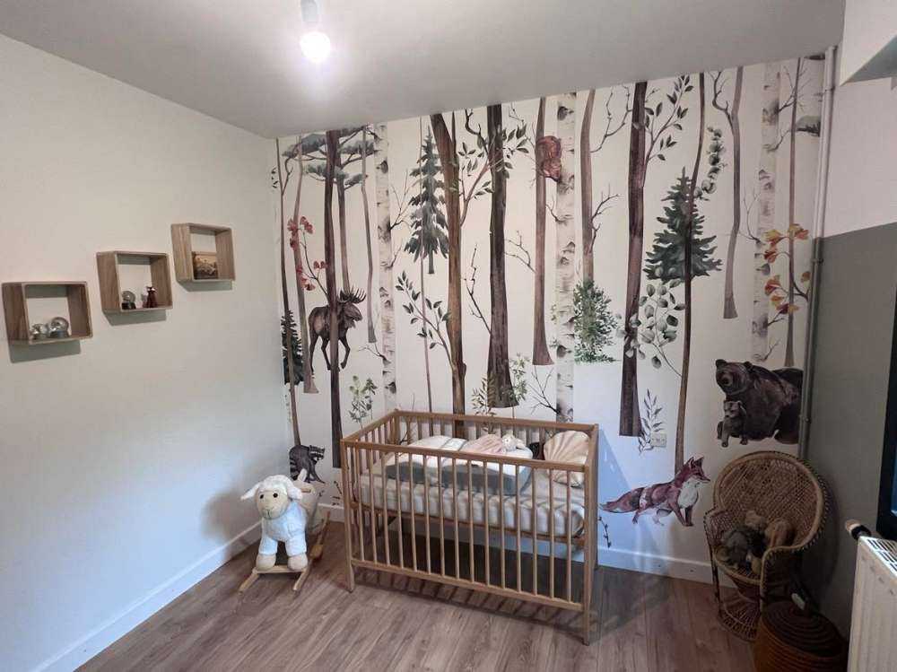 Gezeichneter Wald mit Herbsttieren