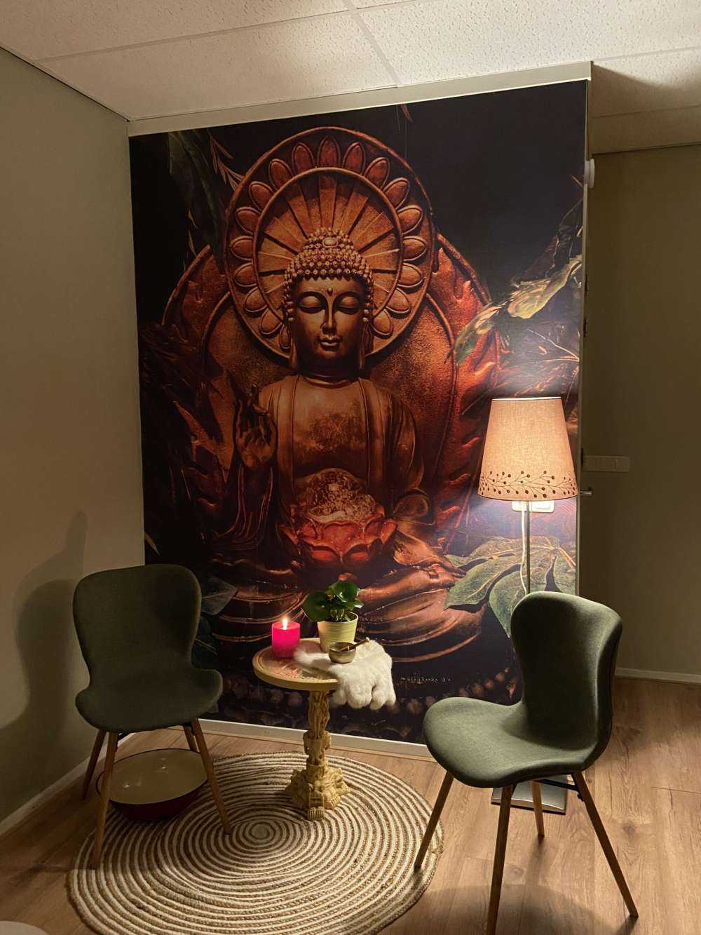 Buddha mit Blättern