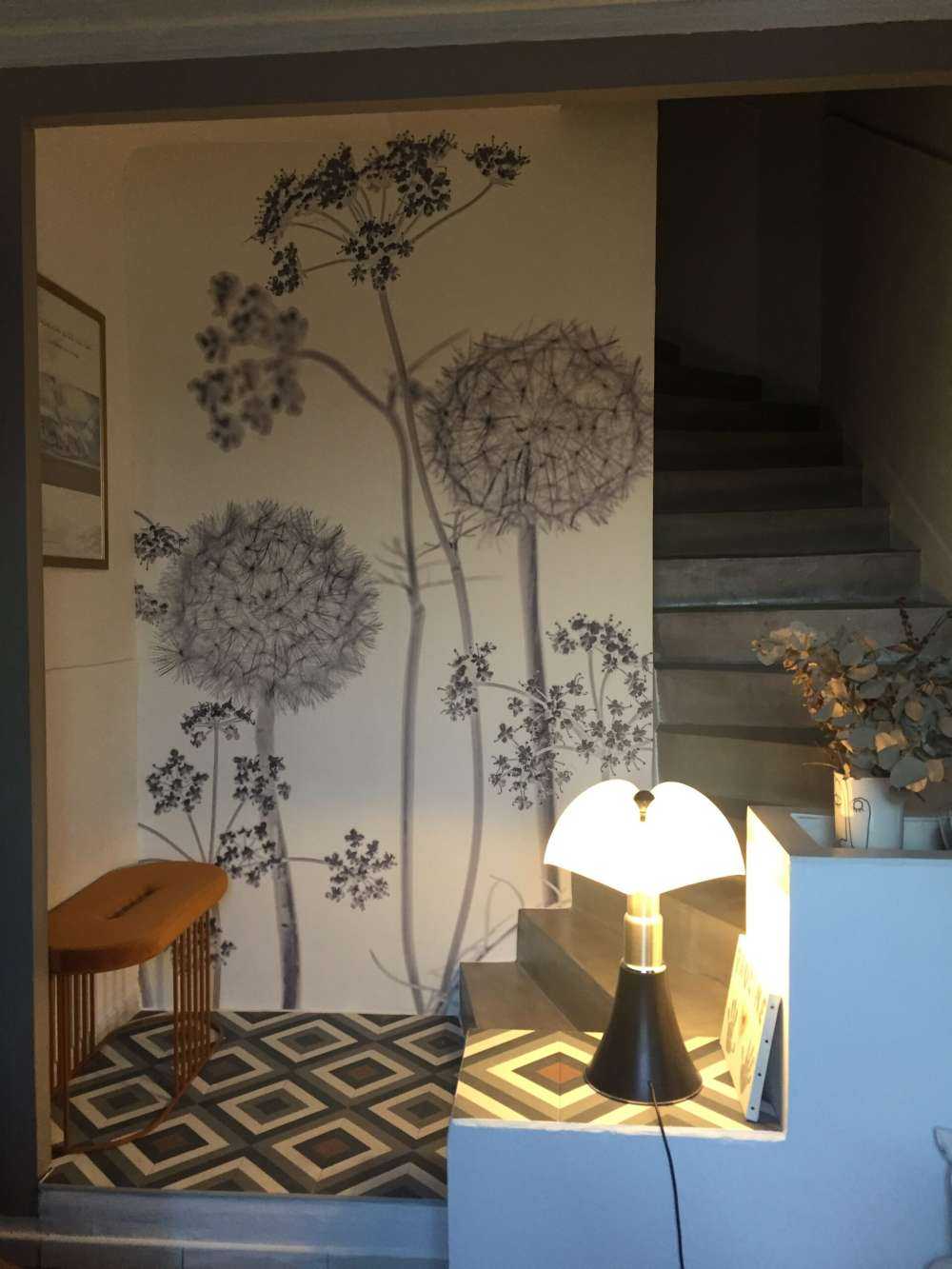 Wiesenblumen in Schwarz und Weiß