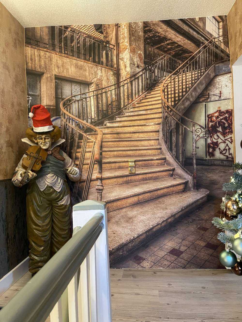 Eine verfallene treppe