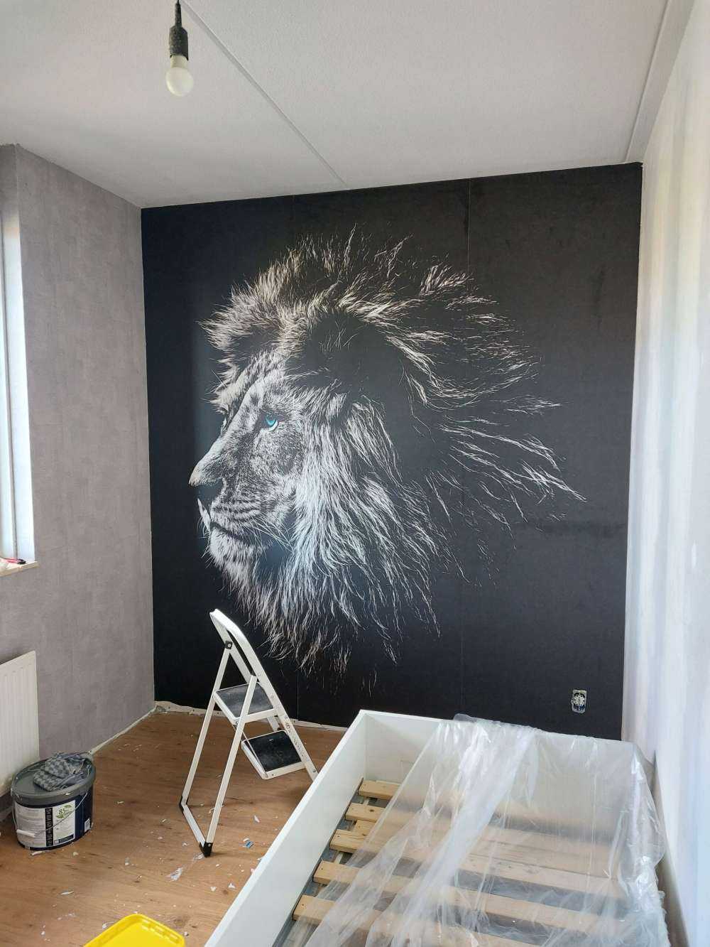 Löwe mit blauen Augen