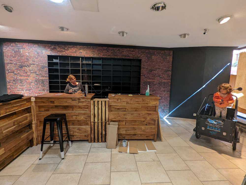 Alte restaurierte Ziegelwand