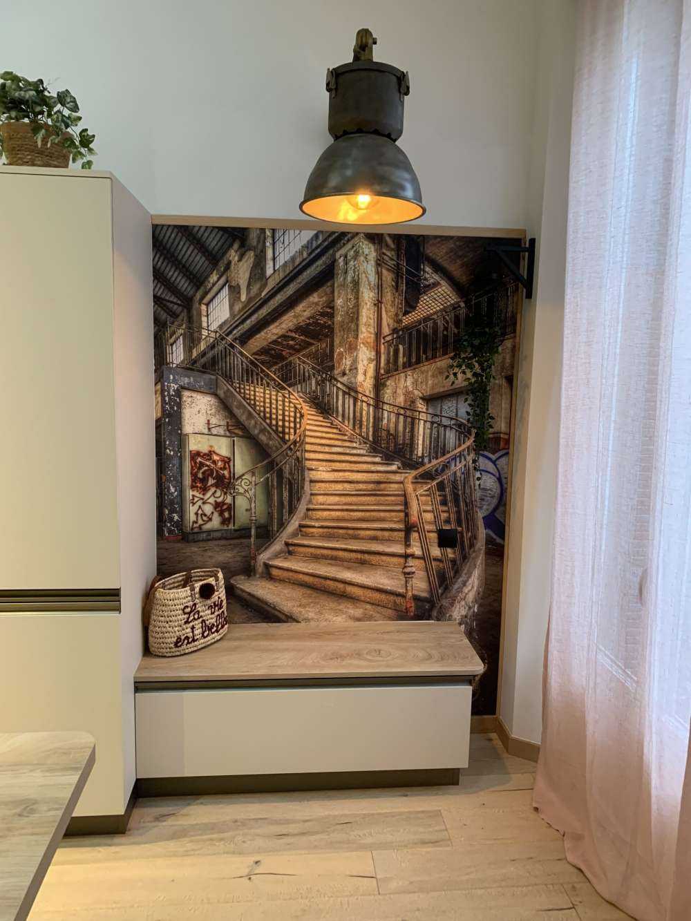 Eine verfallene treppe