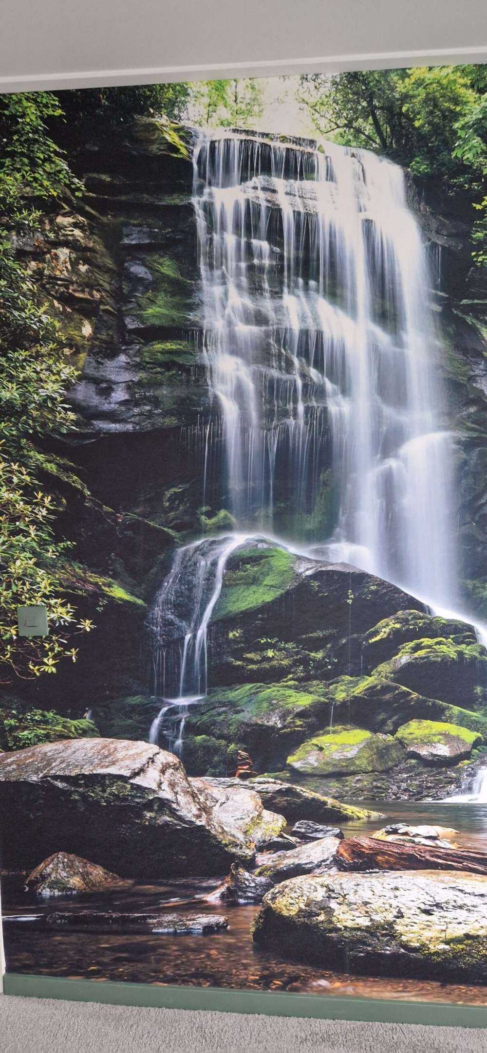 Dschungel-Wasserfall