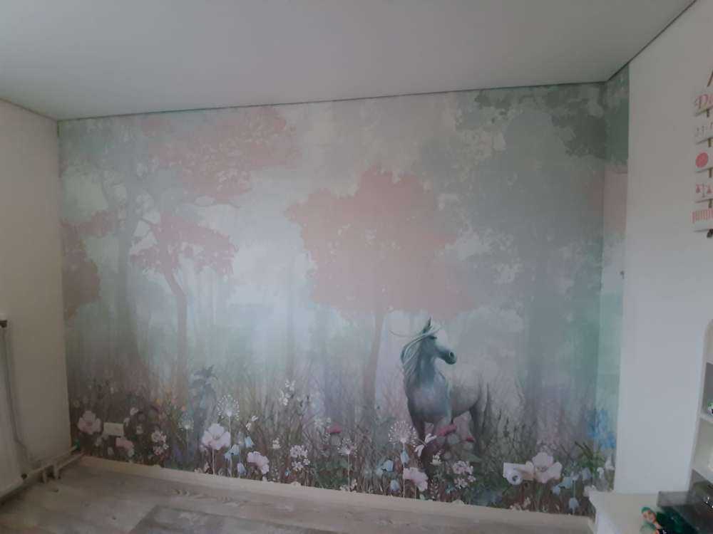 Blauer und rosa Wald