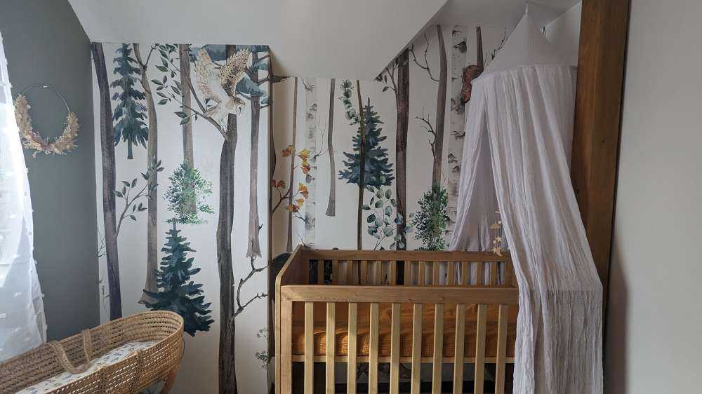 Gezeichneter Wald mit Herbsttieren