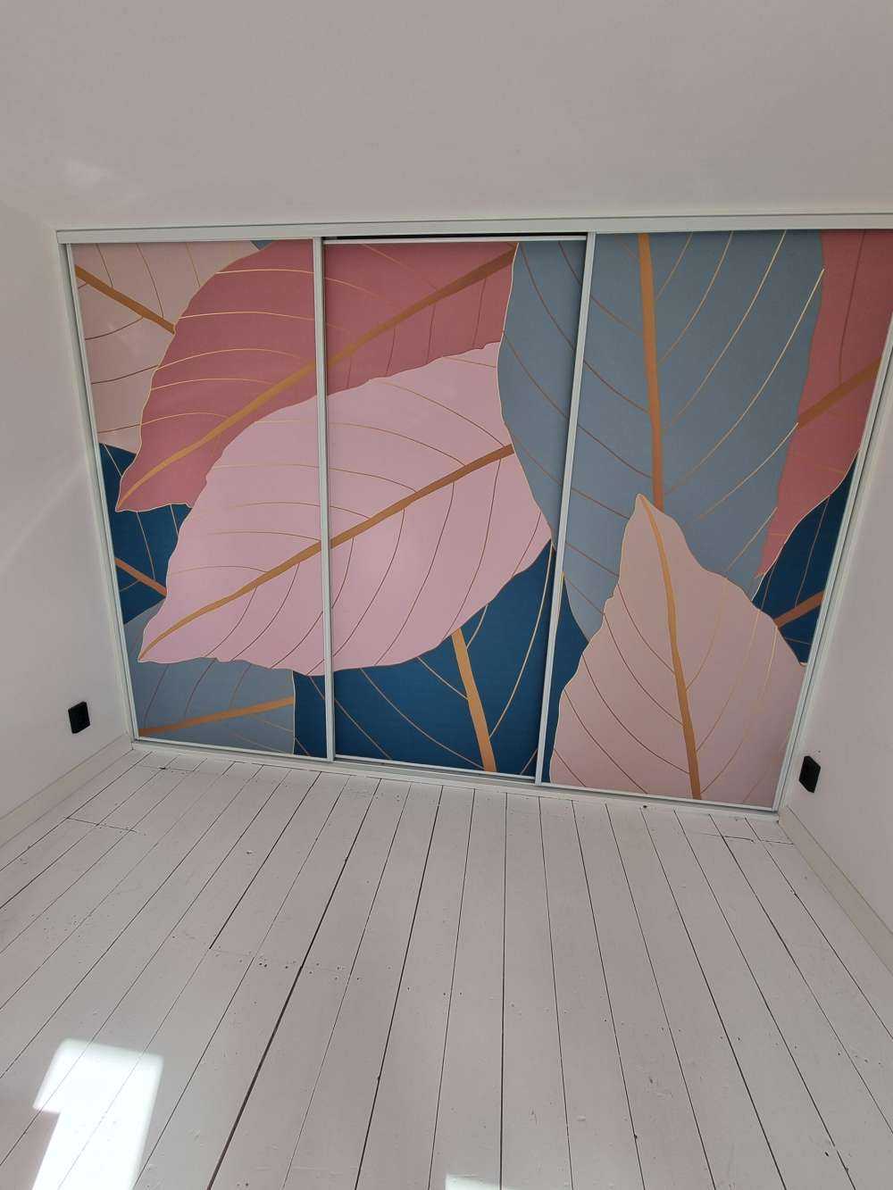 Tropische Blätter mit Gold