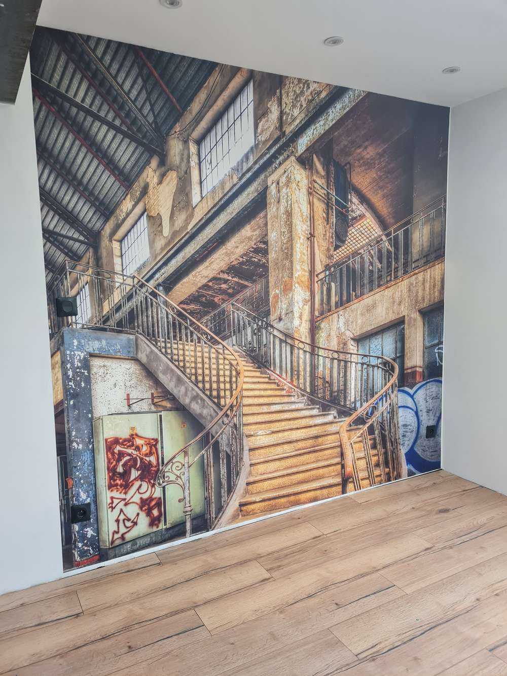 Eine verfallene treppe