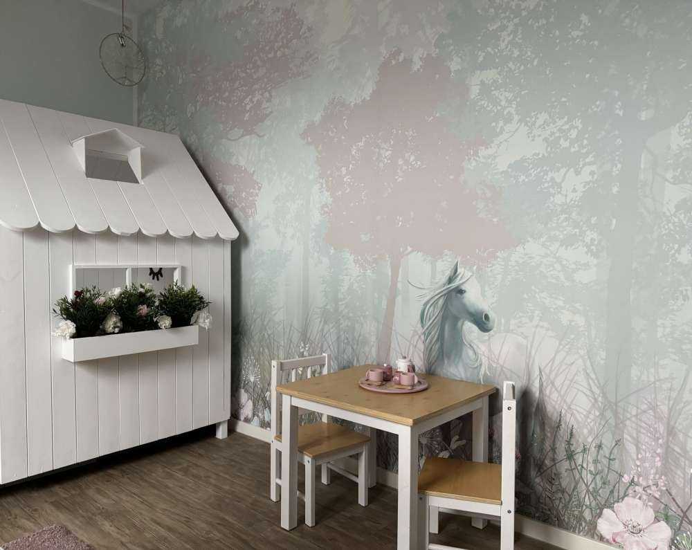 Blauer und rosa Wald