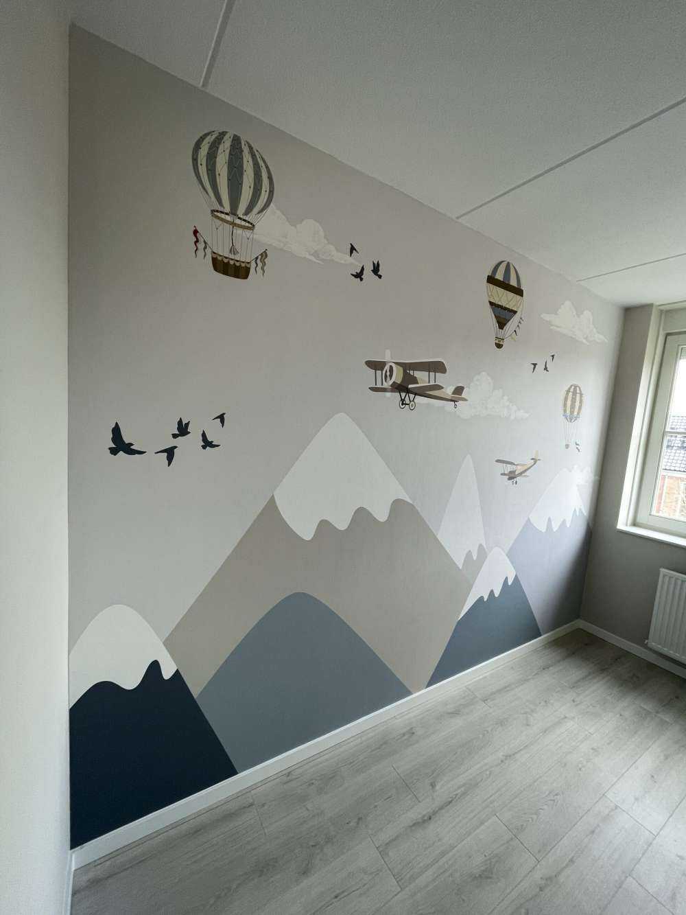 Berge mit Luftballons