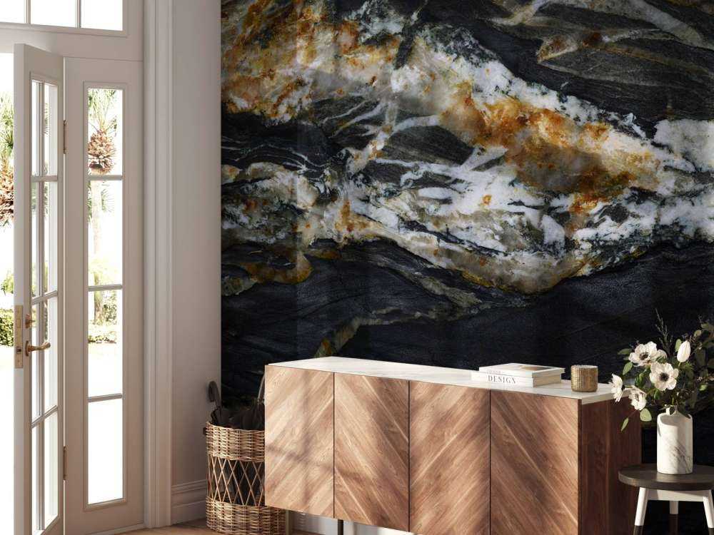 Schwarzer Marmor mit Relief