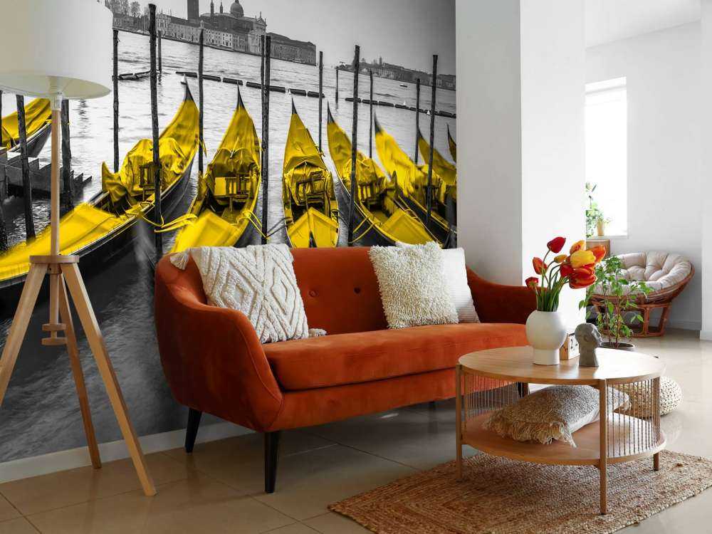 Gondeln entlang des Kanals