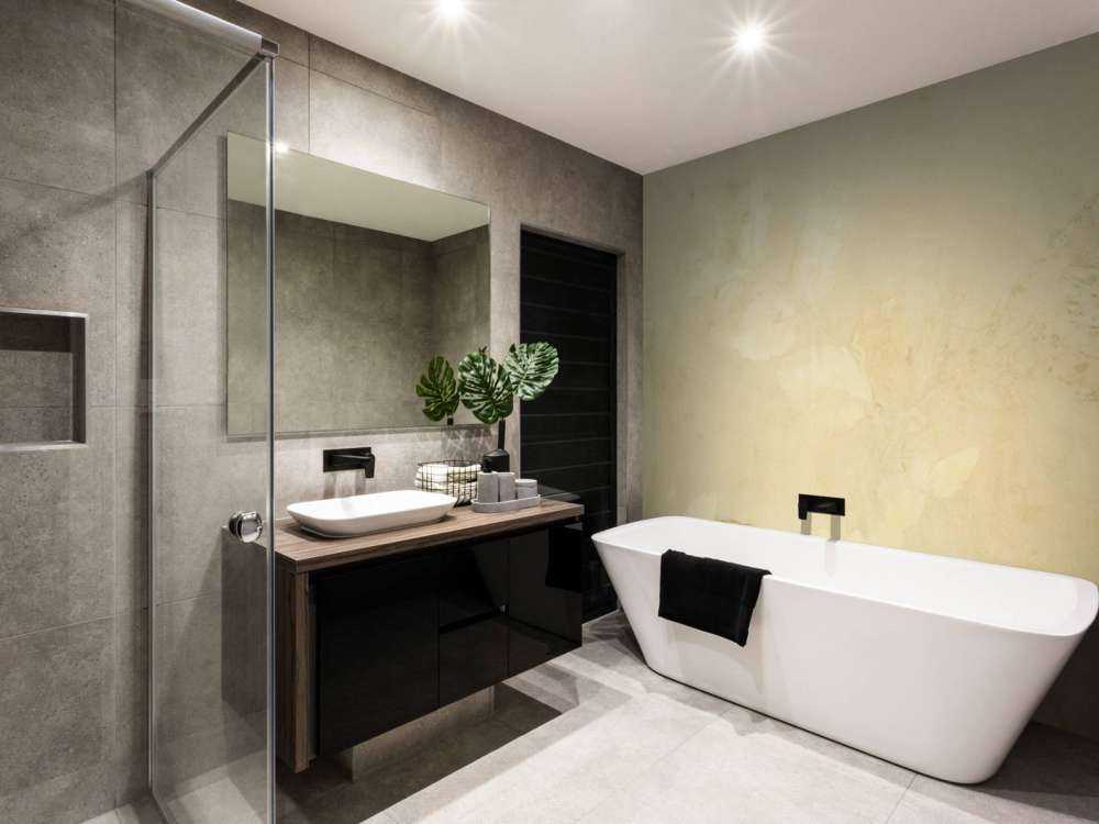 Weegbree und wilde Geranie - Gegenlicht