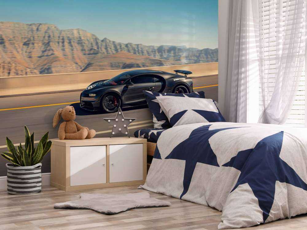 Hypercar gegen bergige Landschaft