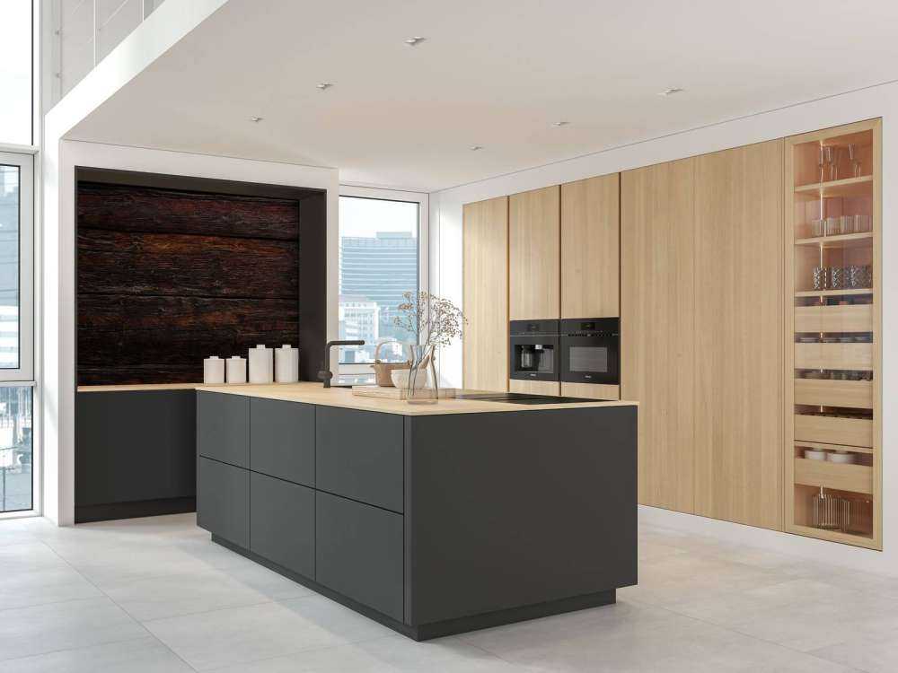 Dunkel gebranntes Holz