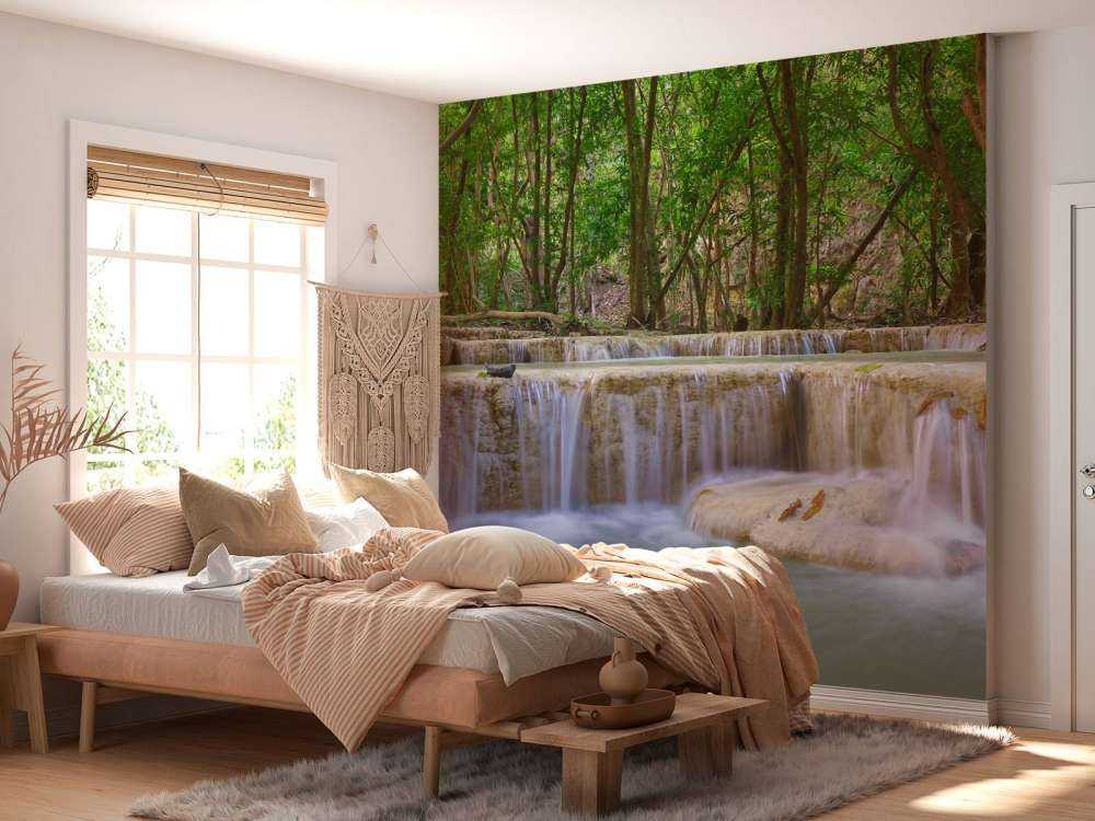 Wasserfall im tiefen Regenwald