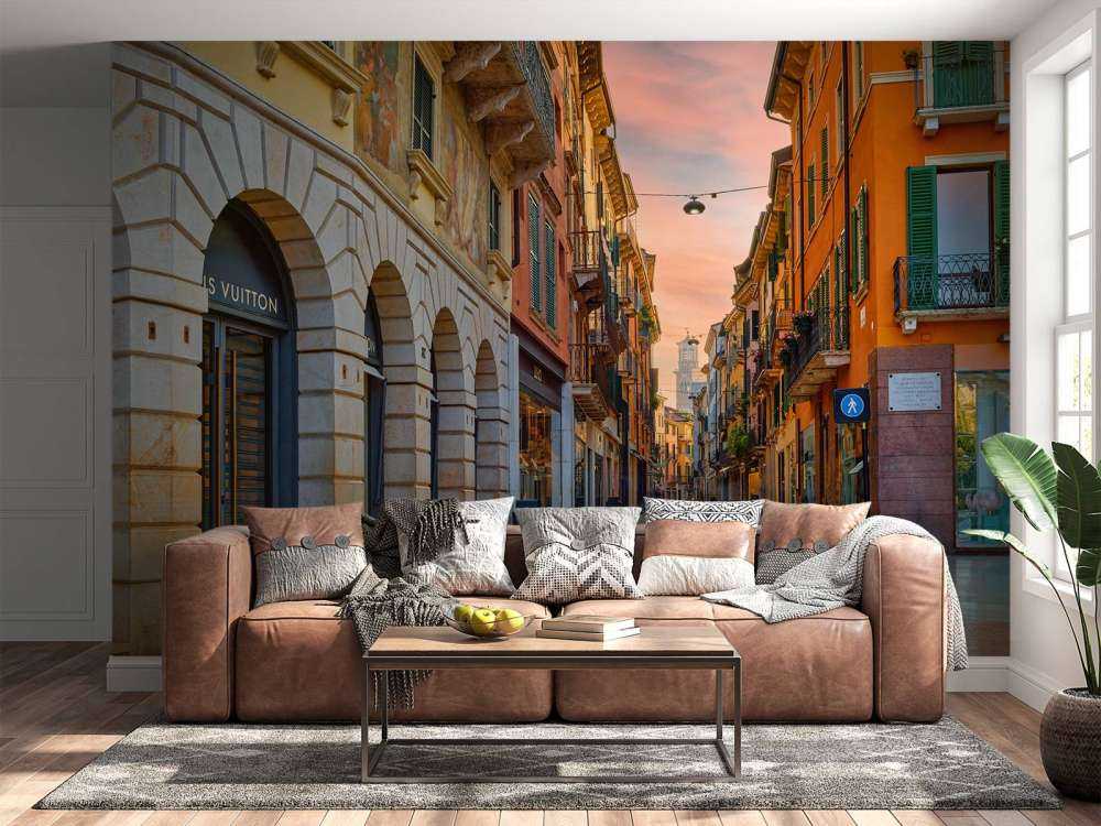 Einkaufsstraße bei Sonnenaufgang