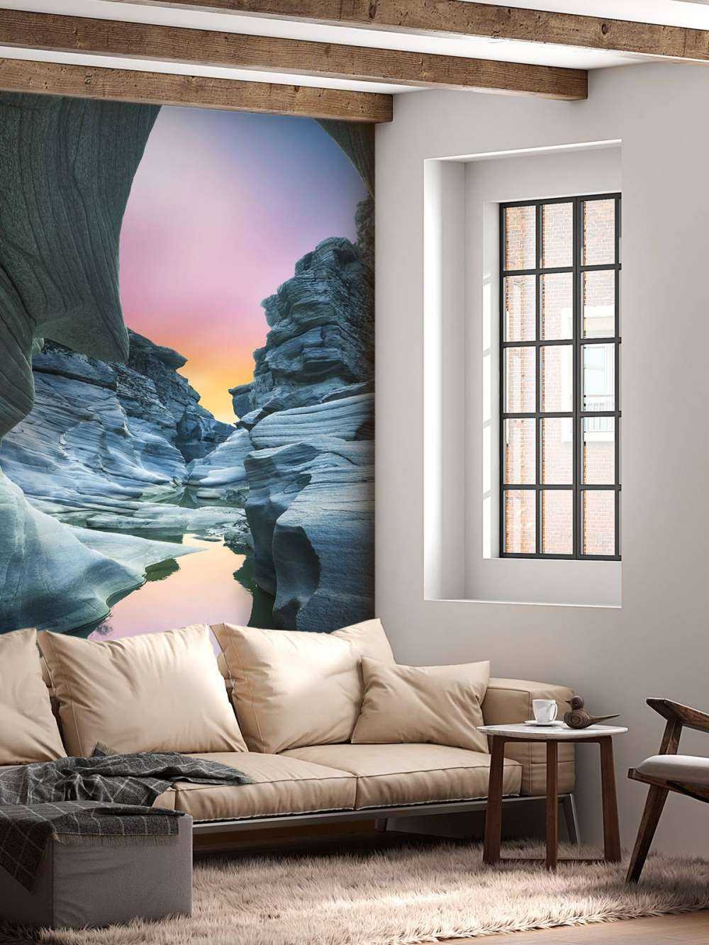 Höhle mit farbigem Himmel