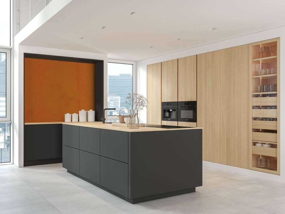 Alter orangefarbener Beton