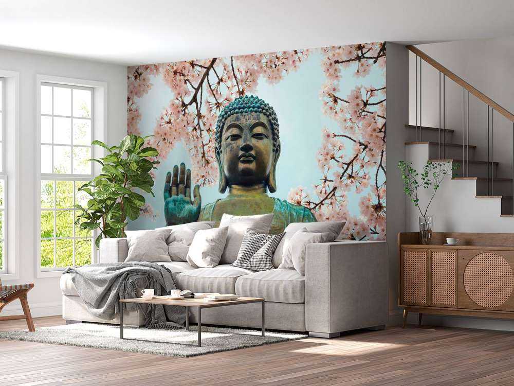 Buddha umgeben mit Kirschblüten