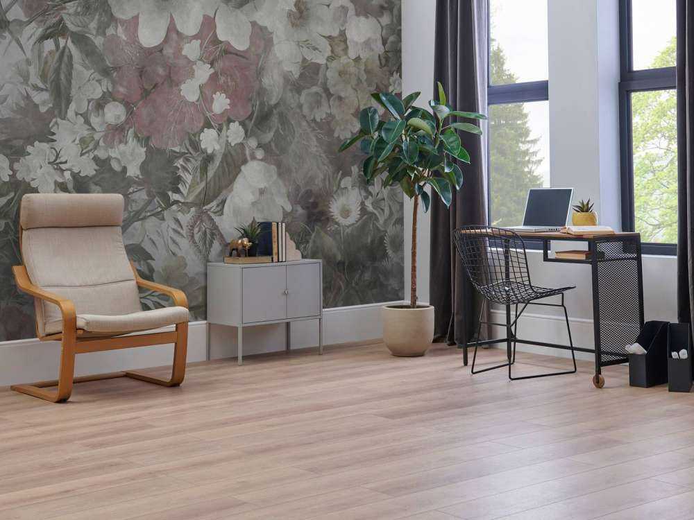 Apfelblüte und Anemonen