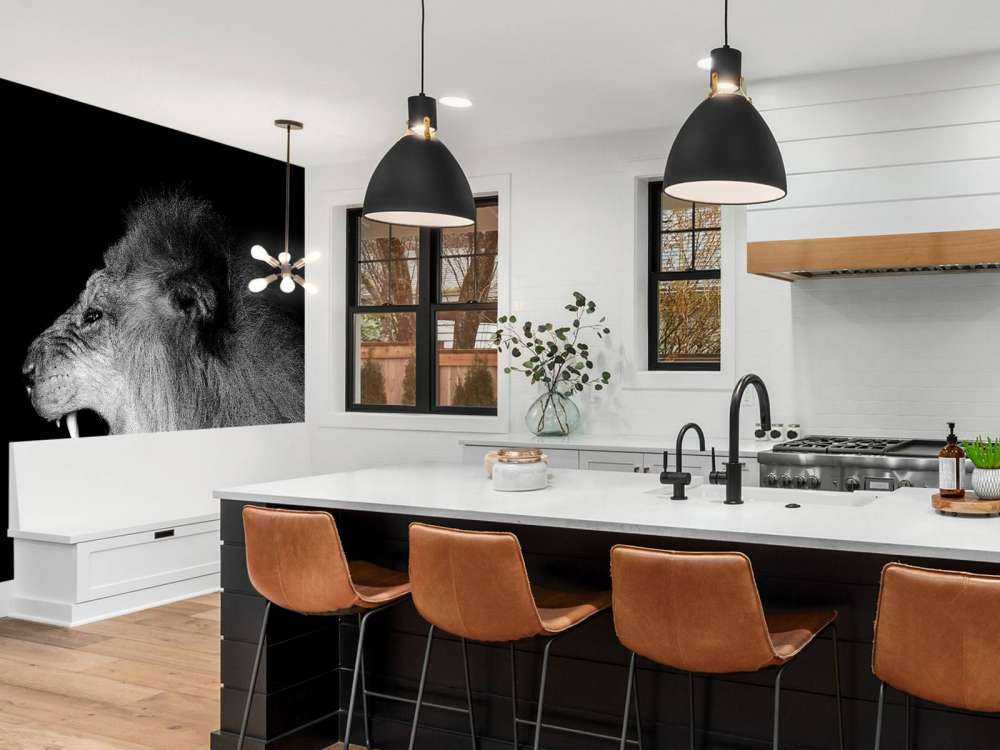 Brüllender Löwe schwarz