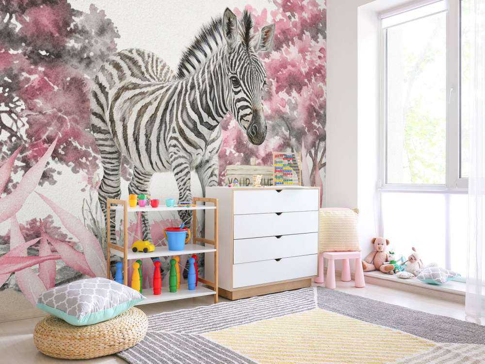 Junges Zebra in der Wildnis rosa