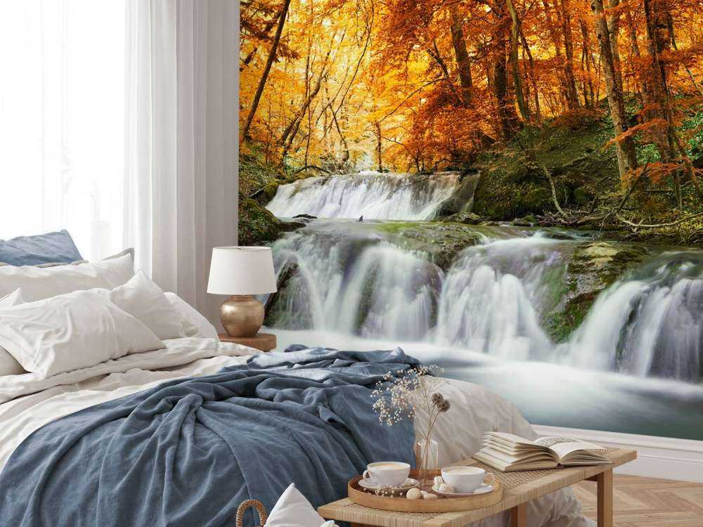 Wasserfall im Herbst