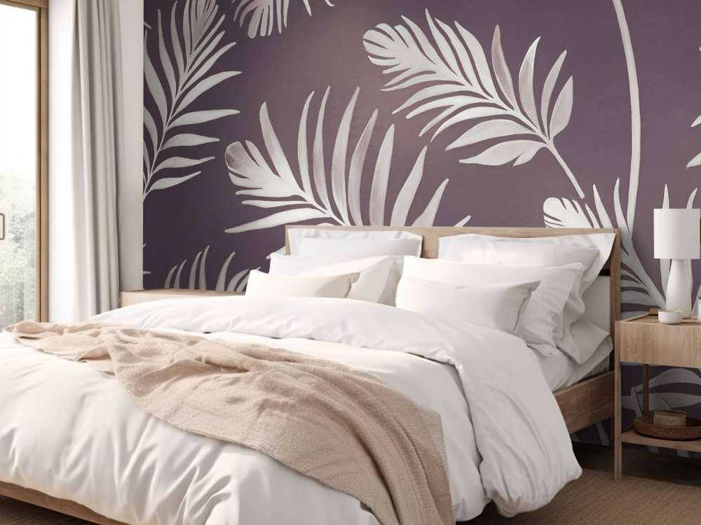 Goldene Blätter auf dunkler Erde