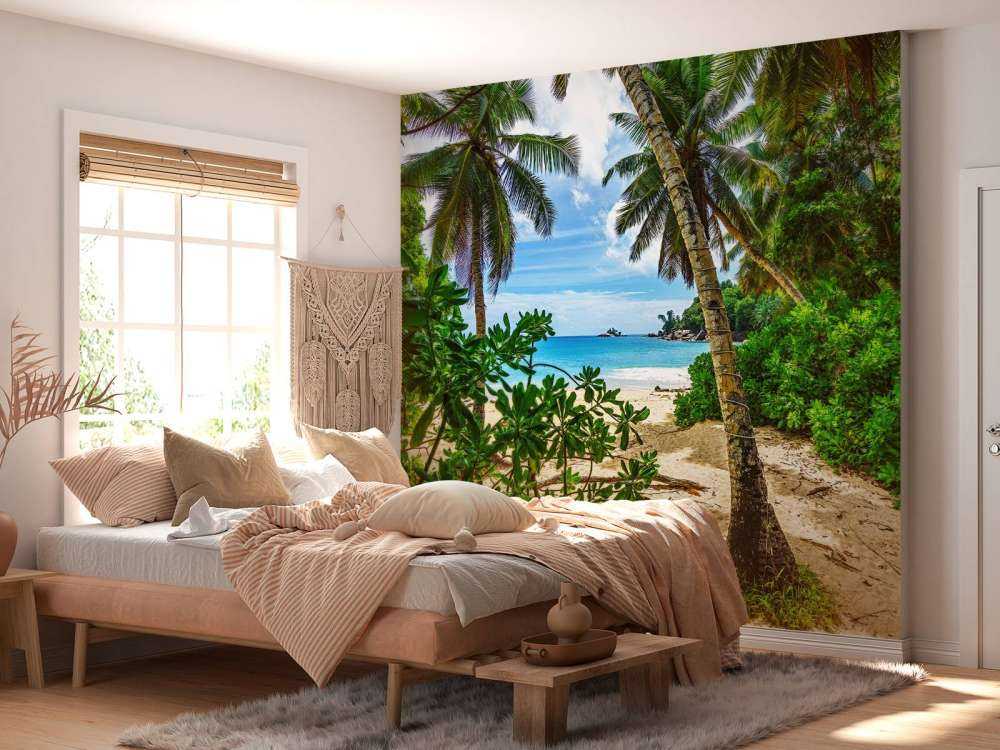 Strand zwischen den Palmen