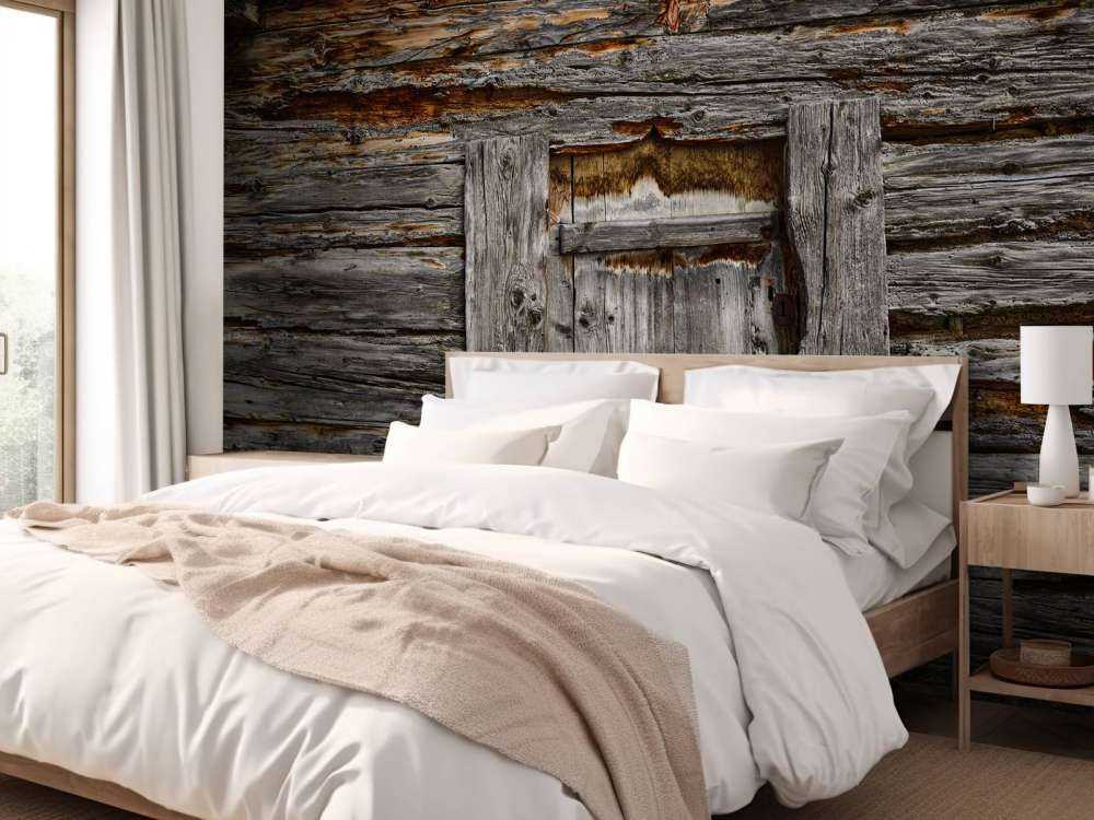 Dunkles Holz mit Tür