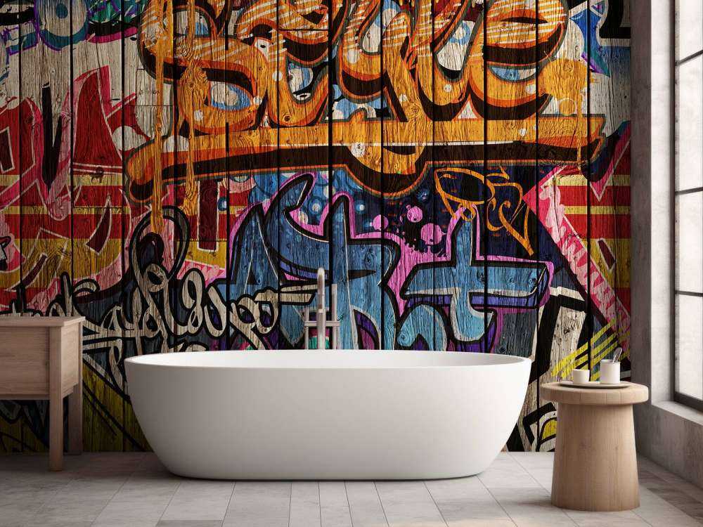 Graffiti mit Buchstaben auf Holz
