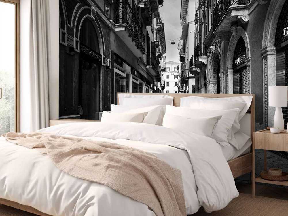 Einkaufsstraße in Schwarz und Weiß