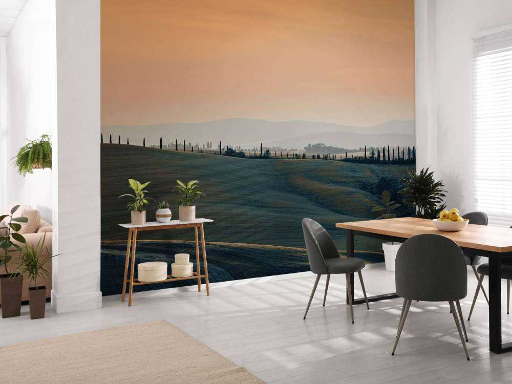 Orangefarbenes Leuchten über italienischer Landschaft