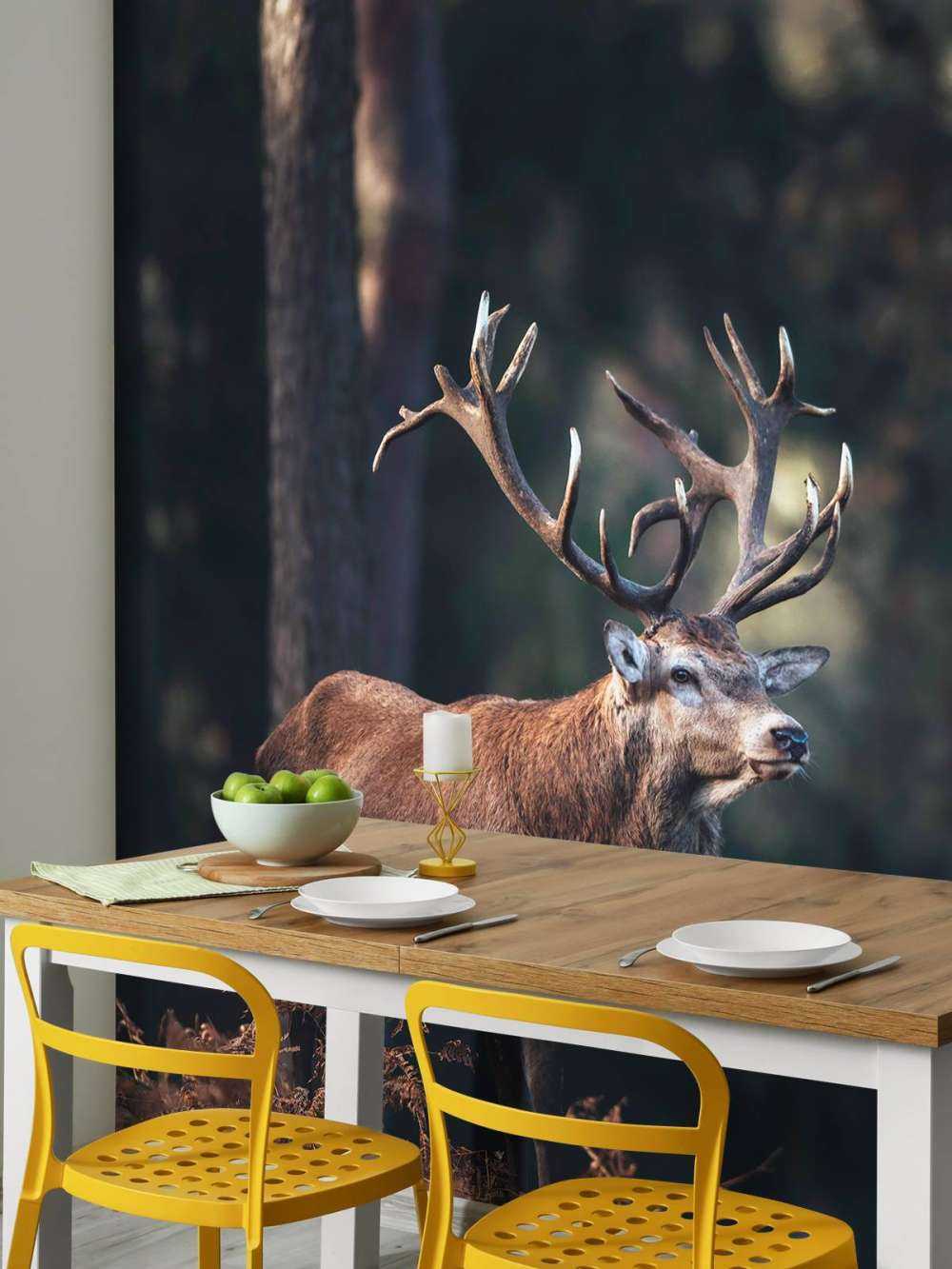 Hirsche auf einem Hügel