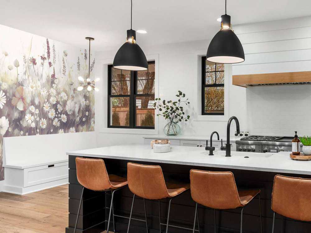 Üppiges Grün des Sommers Goldbraun