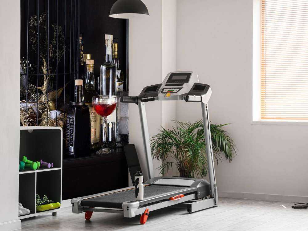 Stilleben mit Getränkeflaschen