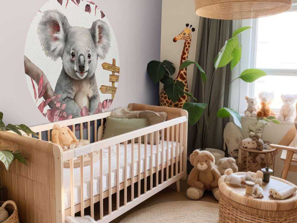 Baby-Koala im Dschungel rosa