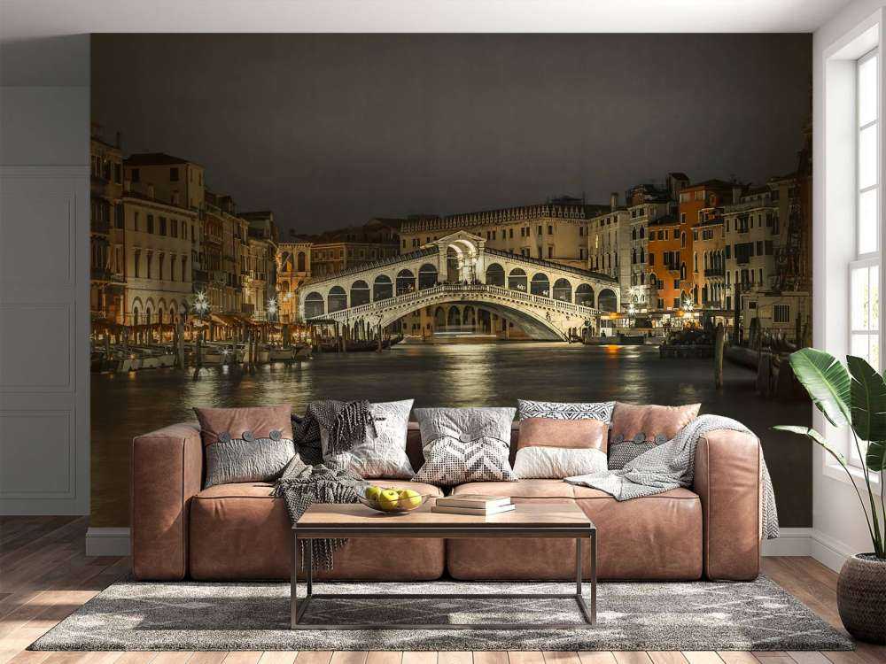 Rialto-Brücke am Abend