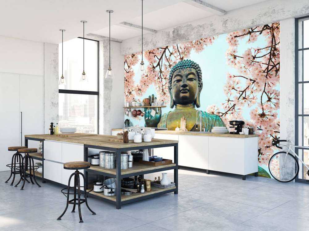 Buddha umgeben mit Kirschblüten