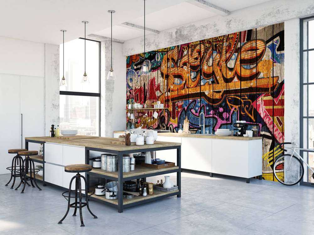 Graffiti mit Buchstaben auf Holz