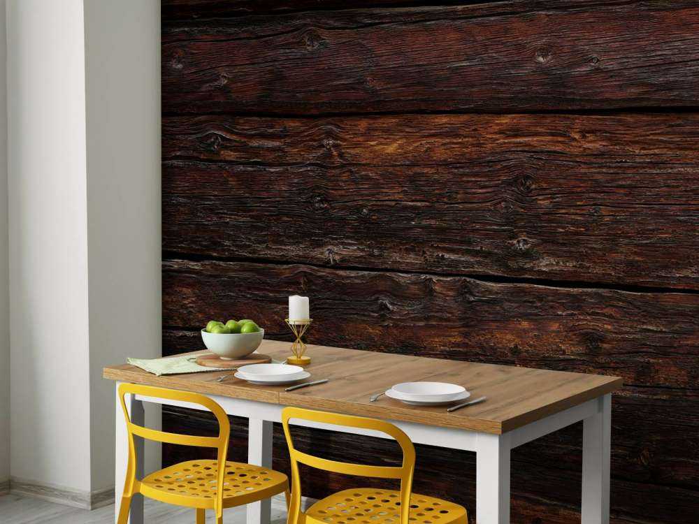 Dunkel gebranntes Holz