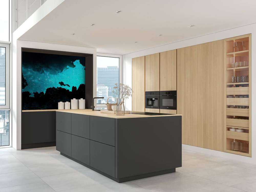 Enge Höhle mit Taucher