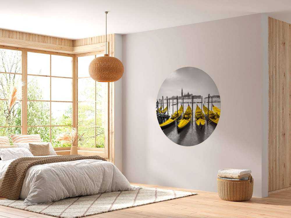 Gondeln entlang des Kanals