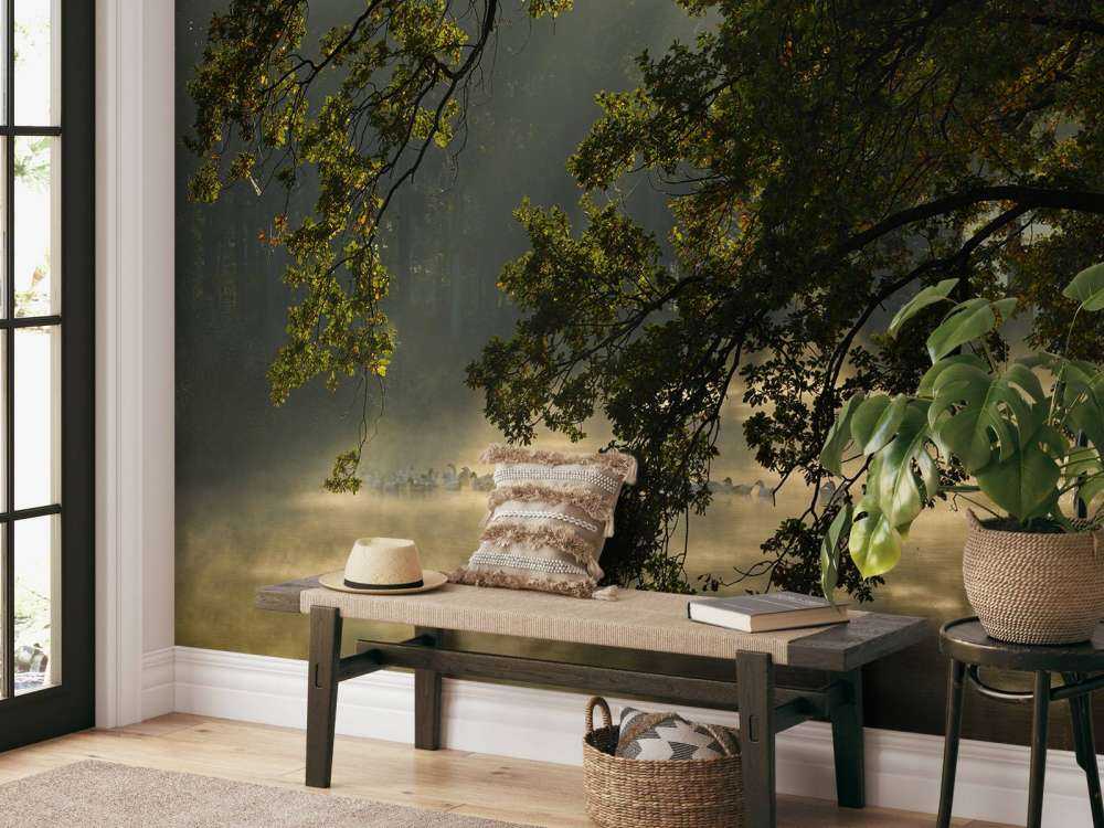 Überhängende Äste über dem Wasser