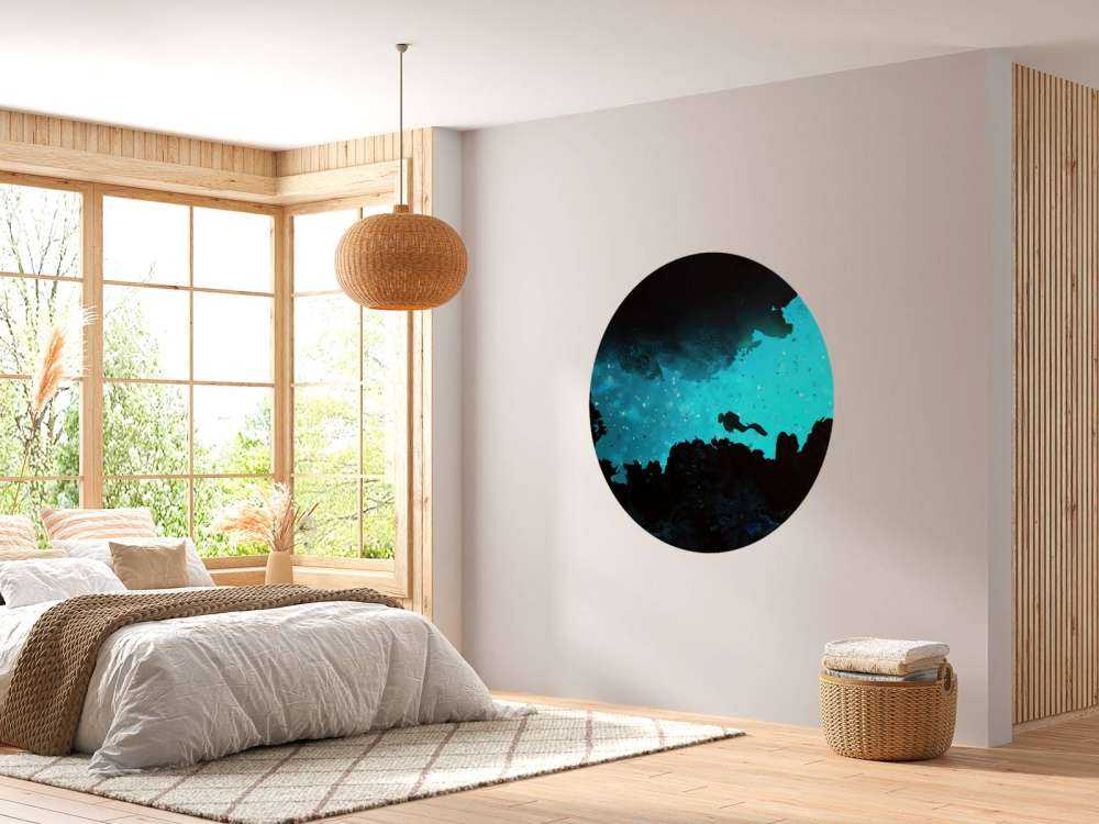 Enge Höhle mit Taucher